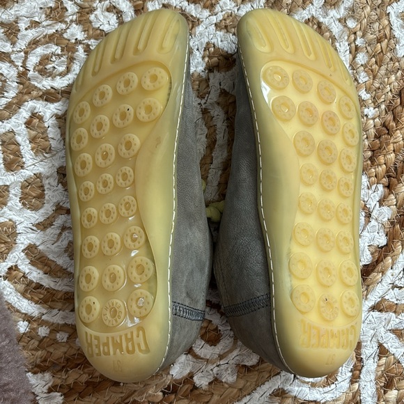 *Like new* soft grey leather Camper Peu shoes with yellow elastic laces size 37 - Picture 4 of 6
